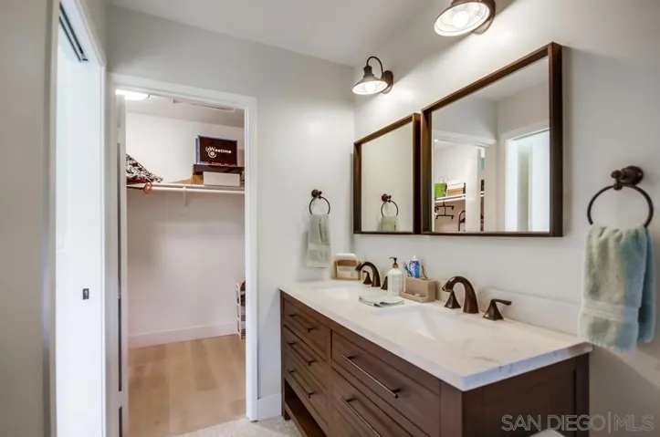 6952 Camino Amero, San Diego, California 92111