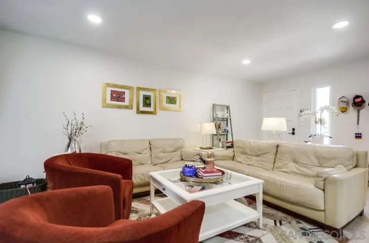 6952 Camino Amero, San Diego, California 92111