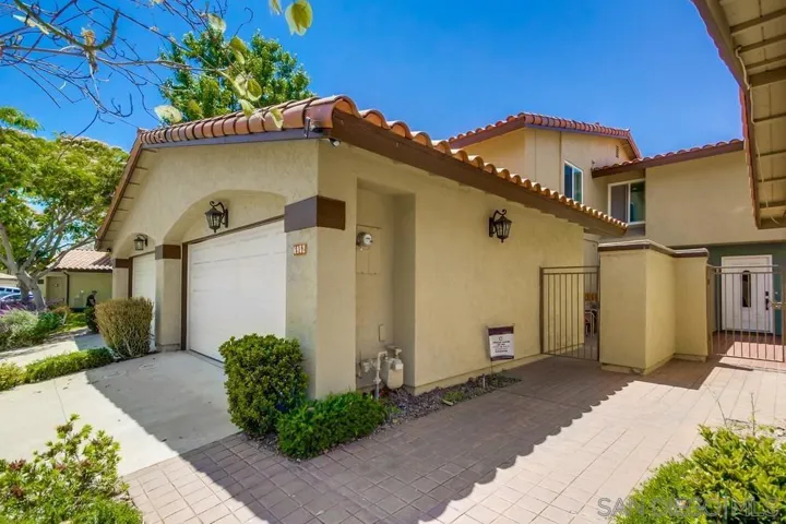 6952 Camino Amero, San Diego, California 92111