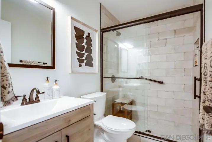 6952 Camino Amero, San Diego, California 92111