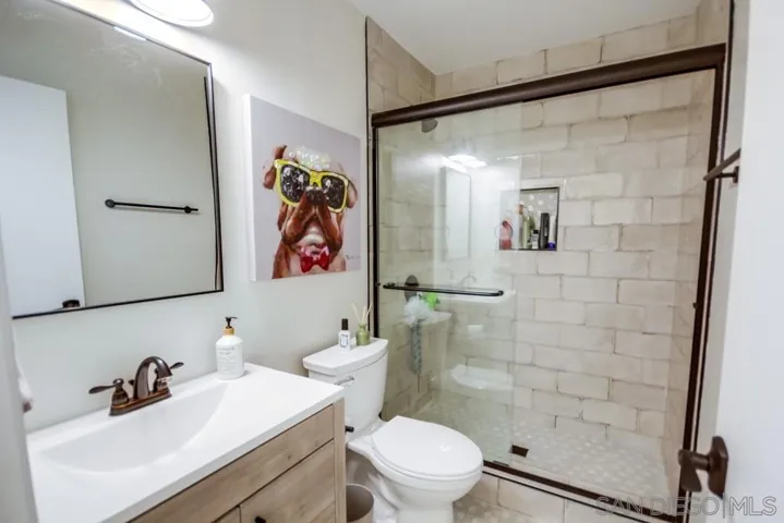 6952 Camino Amero, San Diego, California 92111