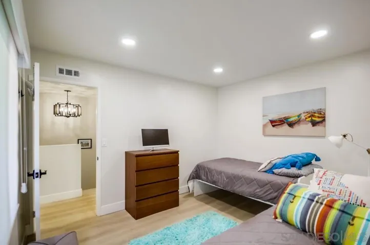 6952 Camino Amero, San Diego, California 92111