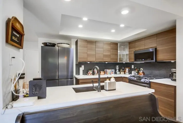 6952 Camino Amero, San Diego, California 92111