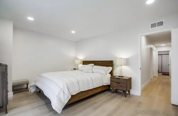 6952 Camino Amero, San Diego, California 92111