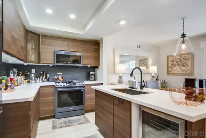 6952 Camino Amero, San Diego, California 92111