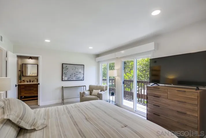 6952 Camino Amero, San Diego, California 92111