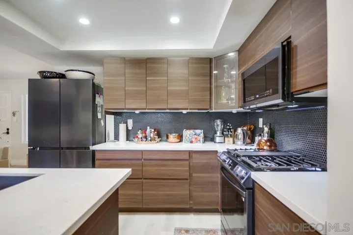 6952 Camino Amero, San Diego, California 92111