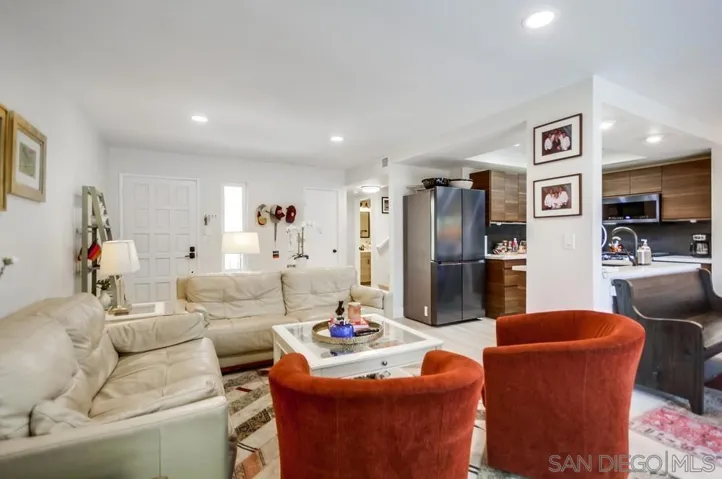 6952 Camino Amero, San Diego, California 92111