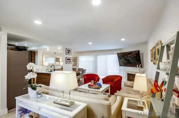 6952 Camino Amero, San Diego, California 92111