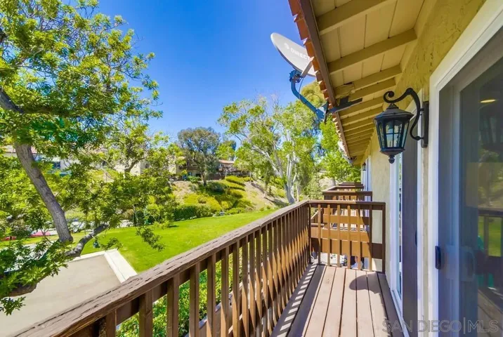 6952 Camino Amero, San Diego, California 92111