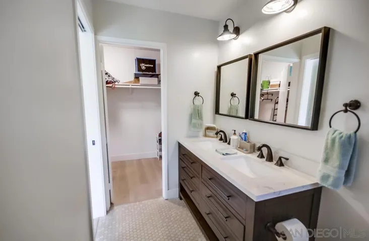 6952 Camino Amero, San Diego, California 92111