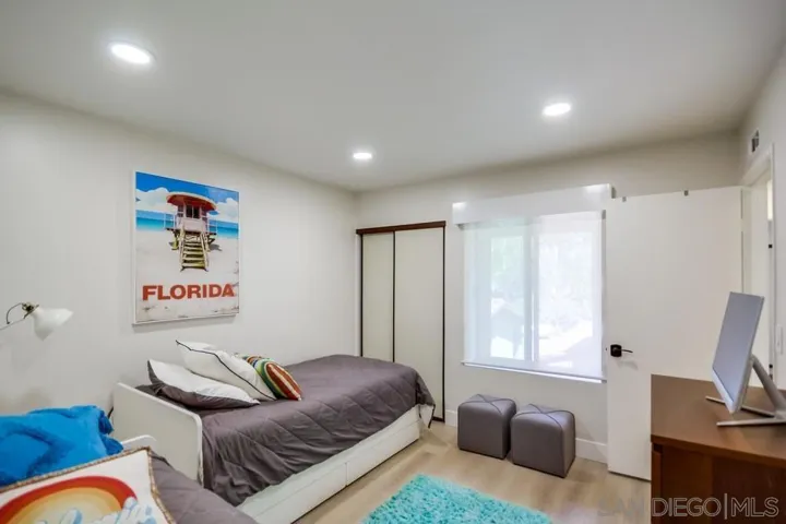 6952 Camino Amero, San Diego, California 92111