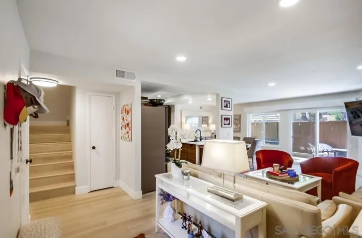 6952 Camino Amero, San Diego, California 92111