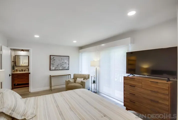 6952 Camino Amero, San Diego, California 92111