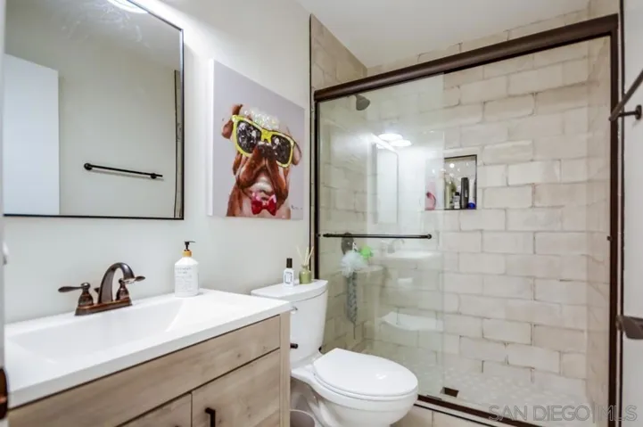 6952 Camino Amero, San Diego, California 92111
