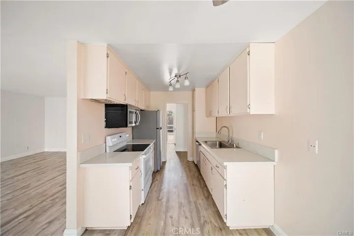 3700 Dean, Ventura, California 93003