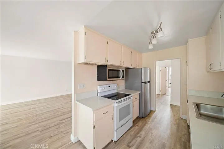 3700 Dean, Ventura, California 93003