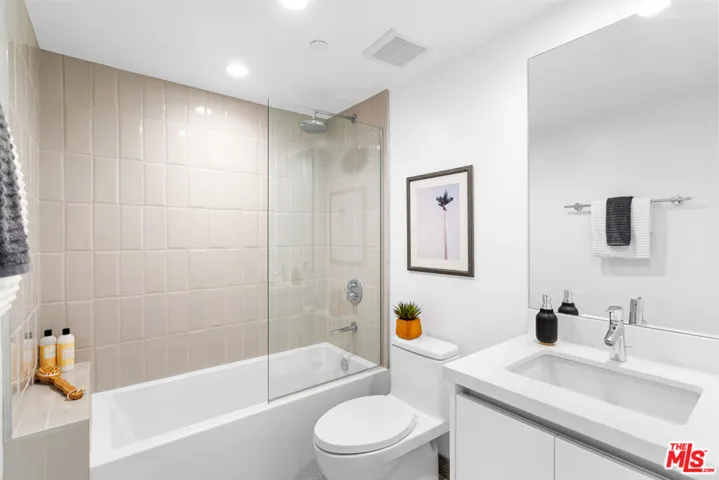 11620 Chenault Street 402, Los Angeles, California 90049