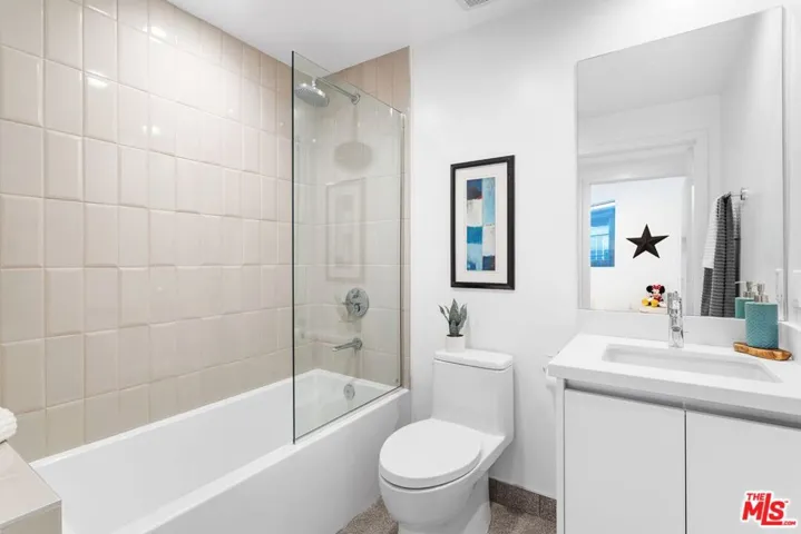 11620 Chenault Street 402, Los Angeles, California 90049