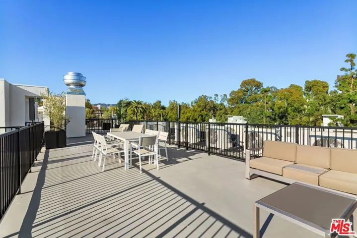 11620 Chenault Street 402, Los Angeles, California 90049