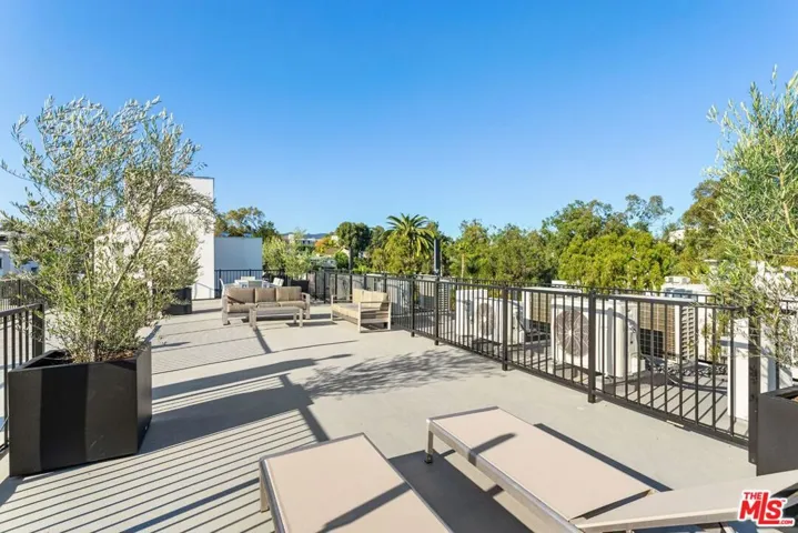 11620 Chenault Street 402, Los Angeles, California 90049
