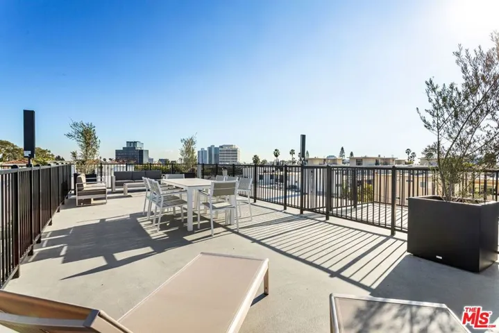 11620 Chenault Street 402, Los Angeles, California 90049