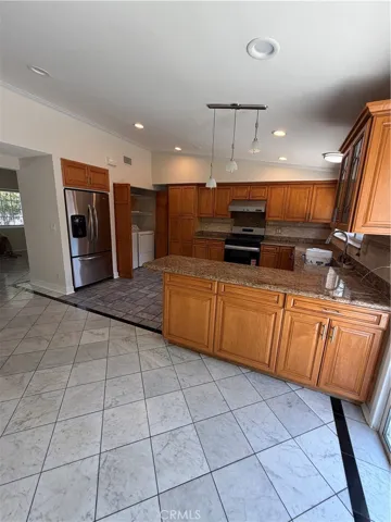 22346 Hartland Street, Canoga Park, California 91303