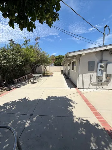 22346 Hartland Street, Canoga Park, California 91303