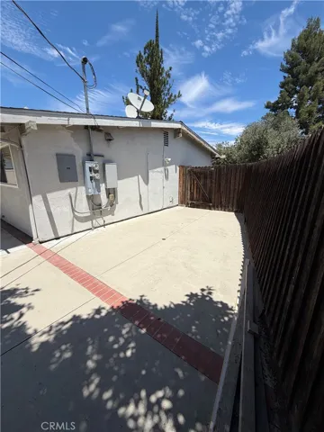 22346 Hartland Street, Canoga Park, California 91303