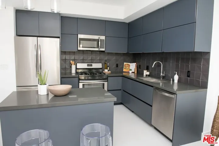 415 S Le Doux Road 402, Los Angeles, California 90048