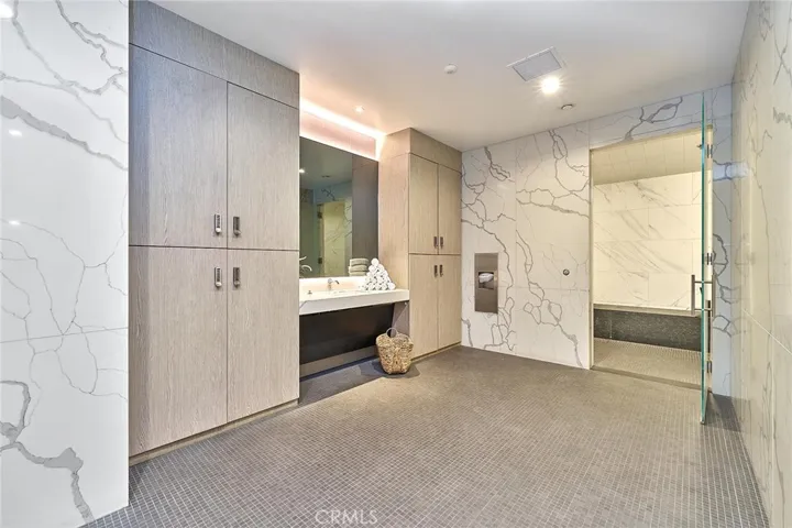 877 Francisco, Los Angeles, California 90017
