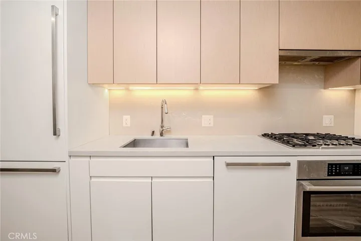 877 Francisco, Los Angeles, California 90017