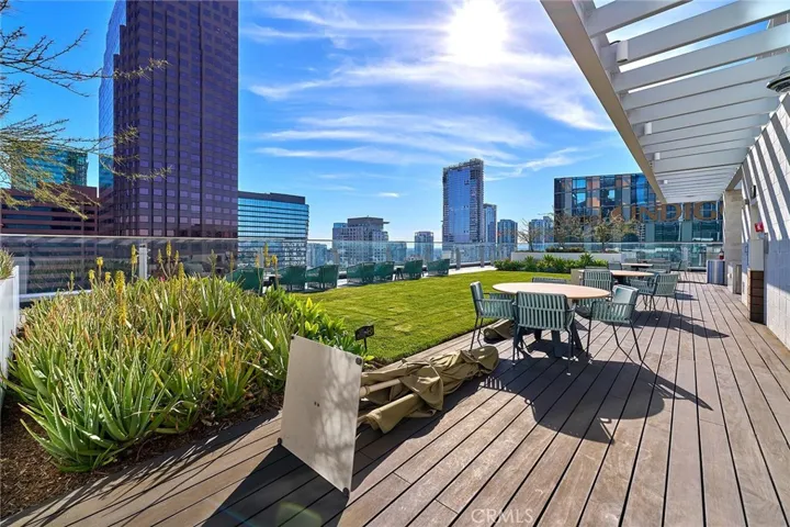 877 Francisco, Los Angeles, California 90017