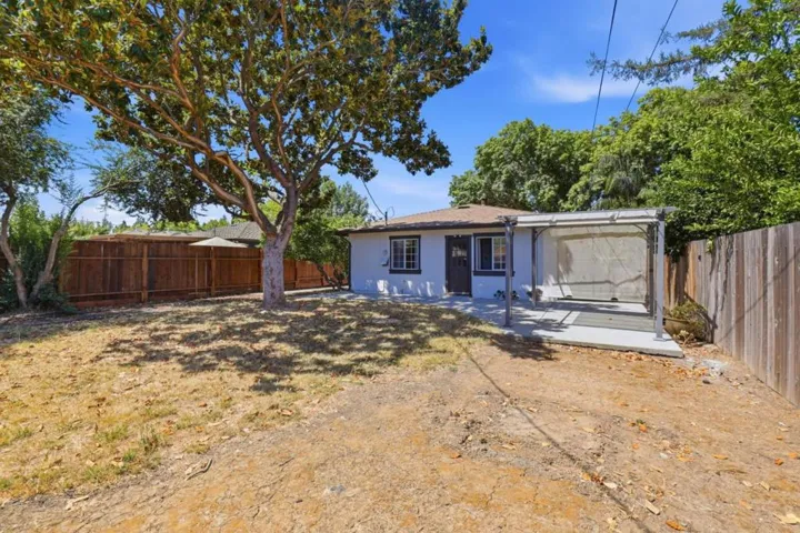 7070 Hanna Street, Gilroy, California 95020