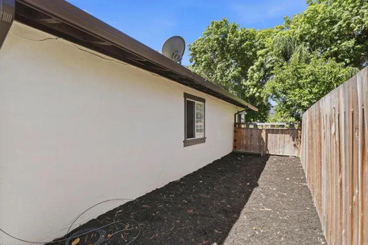 7070 Hanna Street, Gilroy, California 95020