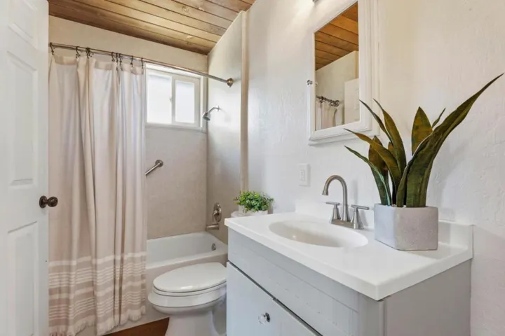 7070 Hanna Street, Gilroy, California 95020