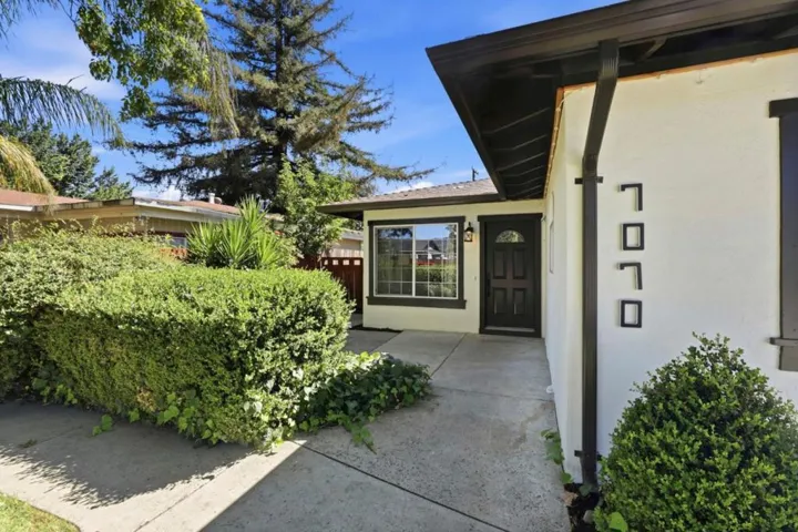 7070 Hanna Street, Gilroy, California 95020