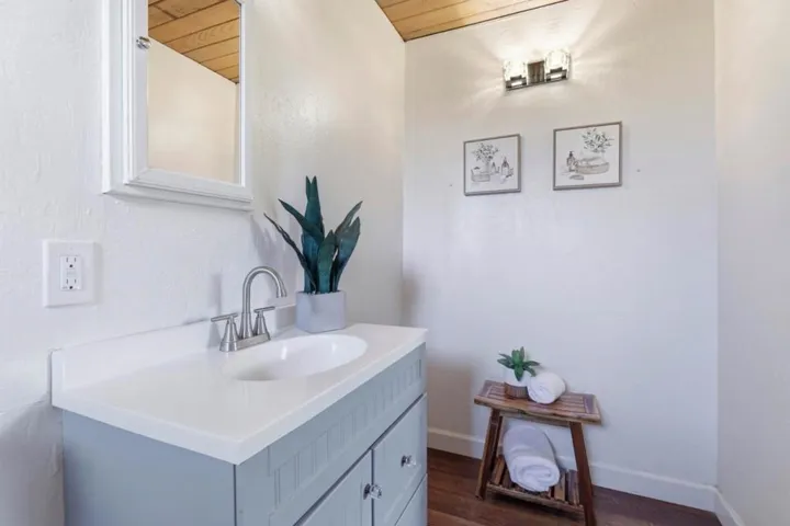 7070 Hanna Street, Gilroy, California 95020