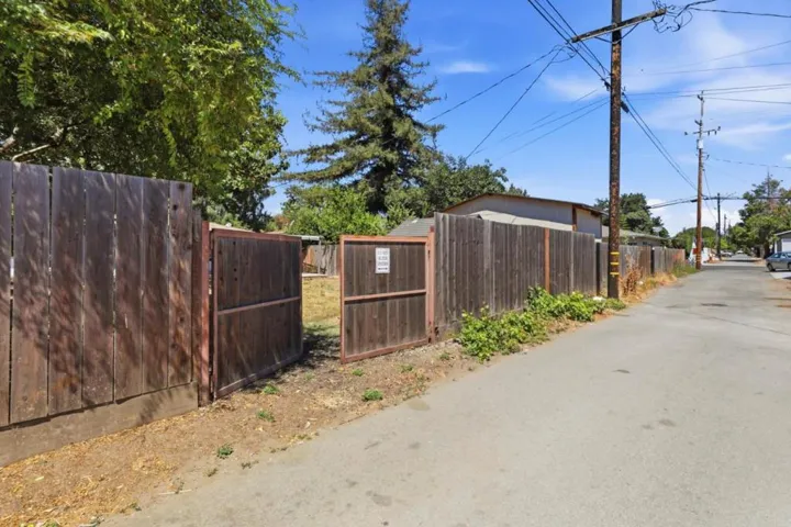 7070 Hanna Street, Gilroy, California 95020