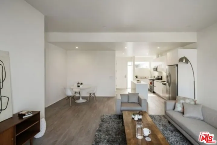 1040 S Mariposa Avenue F101, Los Angeles, California 90006