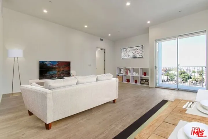 1040 S Mariposa Avenue F101, Los Angeles, California 90006