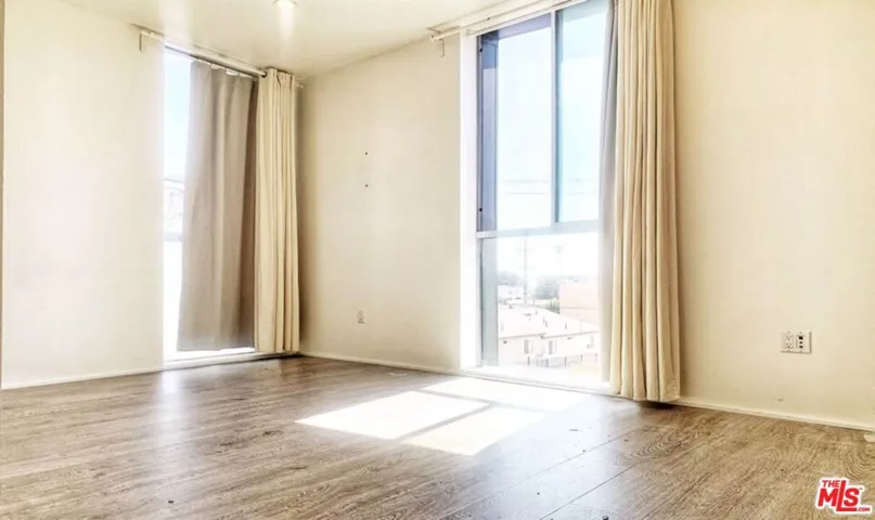 1040 S Mariposa Avenue F101, Los Angeles, California 90006