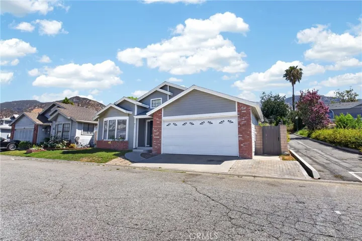 13691 Gavina, Sylmar, California 91342