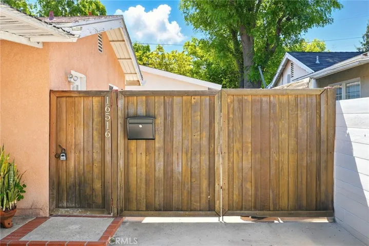 16514 Index, Granada Hills, California 91344