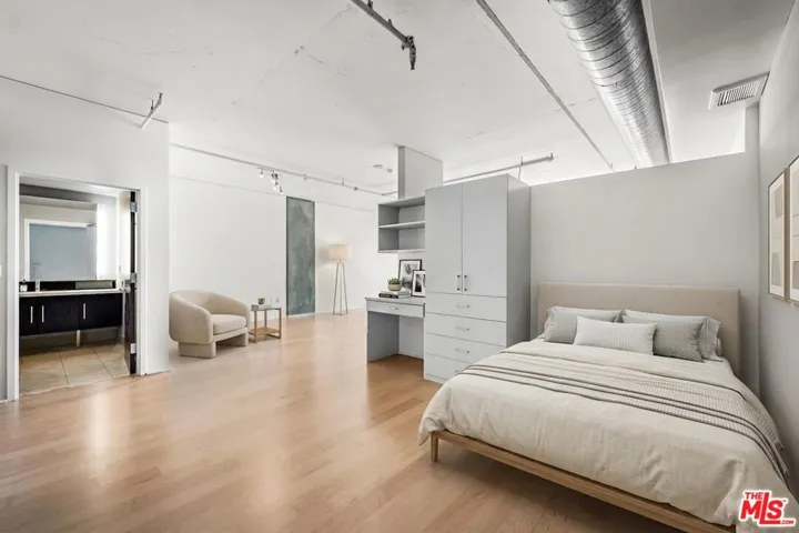 1100 S Hope Street 1410, Los Angeles, California 90015