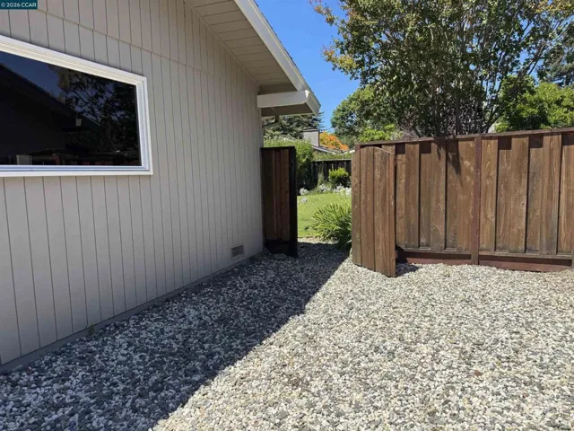 423 Deerfield Dr, Moraga, California 94556