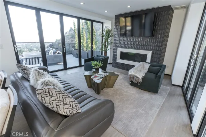 8148 Gould Avenue, Los Angeles, California 90046