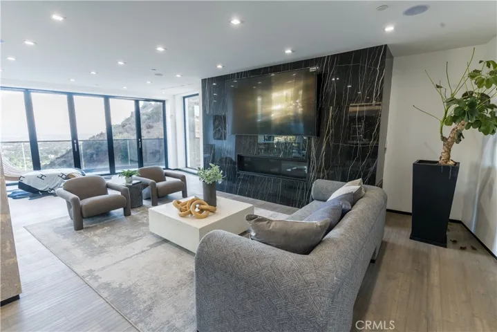 8148 Gould Avenue, Los Angeles, California 90046