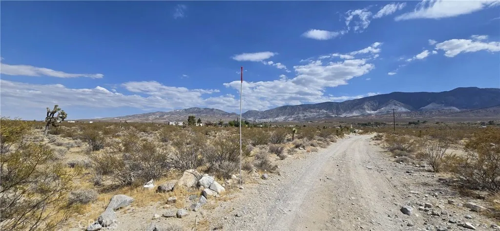 8001 Fairlane Road, Lucerne Valley, California 92356