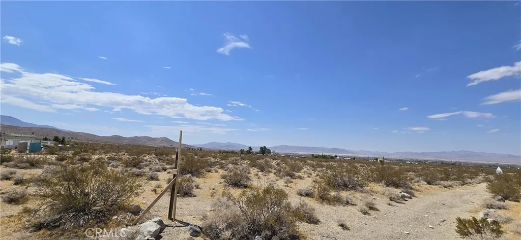 8001 Fairlane Road, Lucerne Valley, California 92356